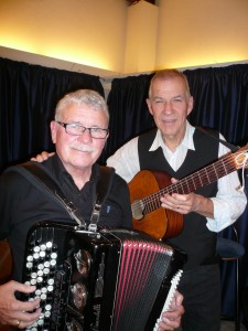 Johnnie Pedersen og Hans Aagaard er blandt de visesangere og musikere, der optræder på Kalkgården den 29. oktober i anledning af "Spil-dansk-dagen"