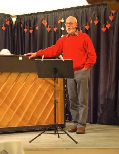 Jørgen Johansen, der normalt er 1. violinist, optrådte blandt meget andet også som visesanger med Jens Louis P. og Henrik Blichmanns "Flæskekammen". (Foto: John Stæhr)